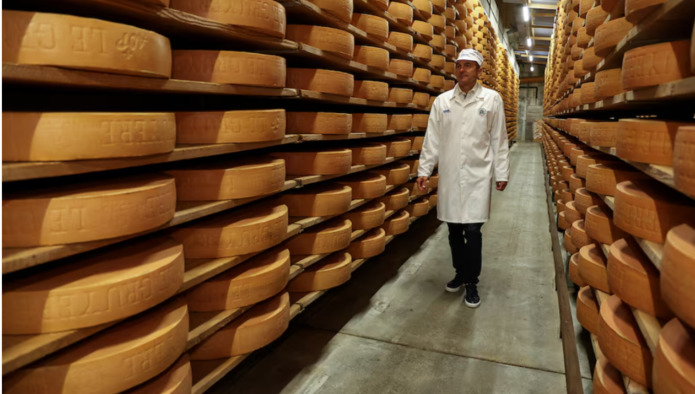 Швейцарские сыроделы опасаются падения продаж в США из-за введения таможенных пошлин