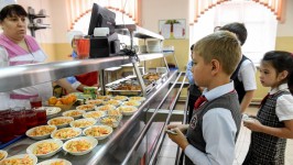 В регионах России увеличат расходы на школьное питание