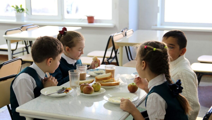 Путин поручил главе Минэка РФ проработать вопрос создания комплексов детского питания