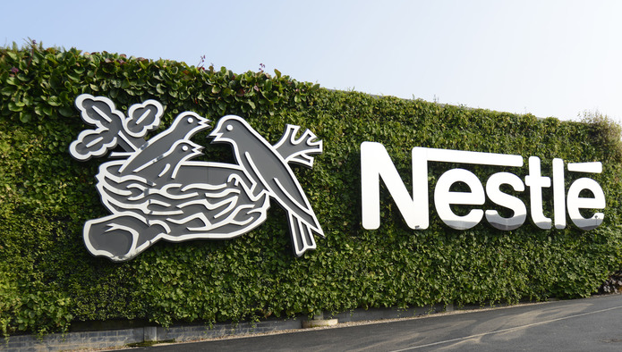 Nestle сократила выручку за 9 месяцев, улучшив при этом годовой прогноз