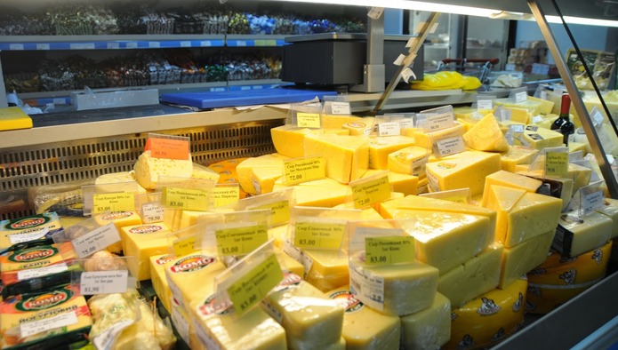 Потребление сырных продуктов снизилось на 24%, сыров – выросло на 8,7%