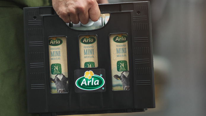 Arla планирует перерабатывать пластиковые ящики для молока для достижения углеродной нейтральности