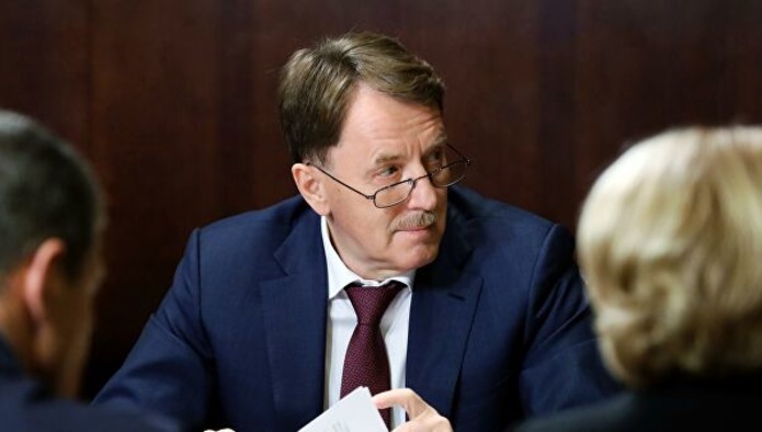 Гордеев пояснил, что о полном отказе от импортных молочных смесей в России речи не идет