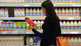 Производители начали скрывать уменьшение молока в пакете надписью «1 кг»