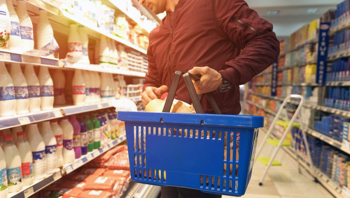 Максимальную торговую наценку на ряд продуктов в РФ планируют ограничить планкой в 5%