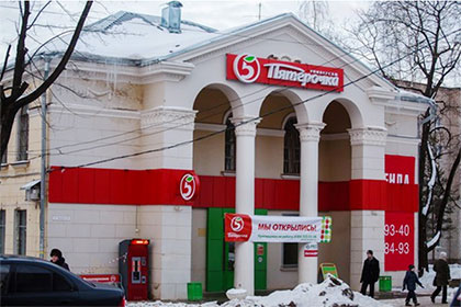 Веселая пятница: Магазины "Пятерочка" открылись в мавзолее Ленина, Лувре и Голливуде