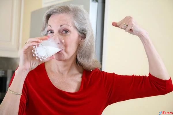 Йогурт значительно снижает риск остеопороза у пожилых людей