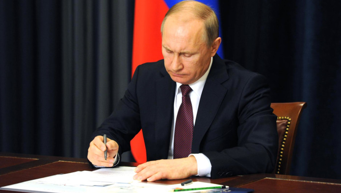 Путин утвердил увеличение МРОТ в 2022 году до 13 890 рублей