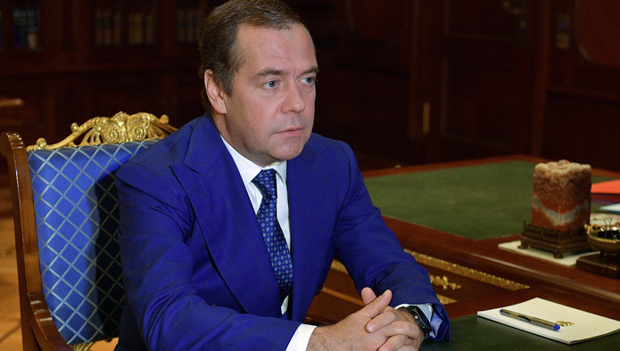 Медведев поручил Минсельхозу и Россельхознадзору согласовать с Белоруссией вопросы поставки молока