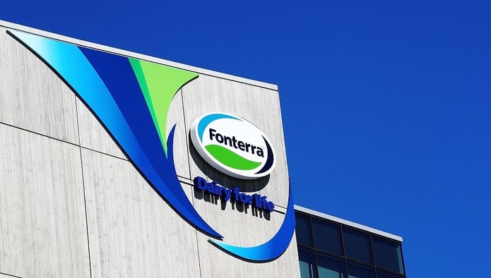 Fonterra продает 50% акций совместного предприятия с Friesland Campina, чтобы сократить долги