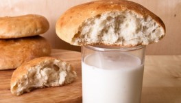 Эксперты: россияне чаще всего покупают хлеб и молоко