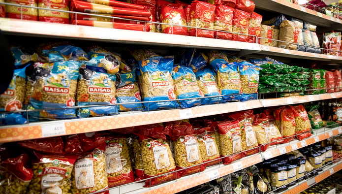 Выпуск продуктов длительного хранения в РФ в мае резко снизился, спрос упал после ажиотажных закупок