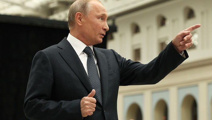 Путин пошутил над полпредом Устиновым, взявшим колбасу на агровыставке в Адыгее