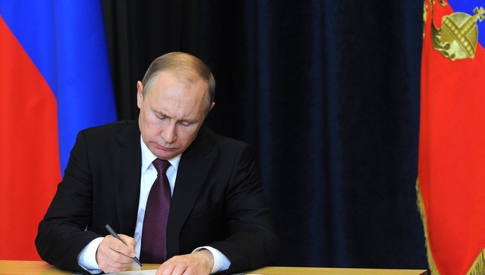 Путин подписал закон о господдержке в агростраховани