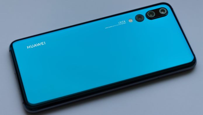 Веселая суббота: Huawei займется свиноводством из-за падения продаж смартфонов
